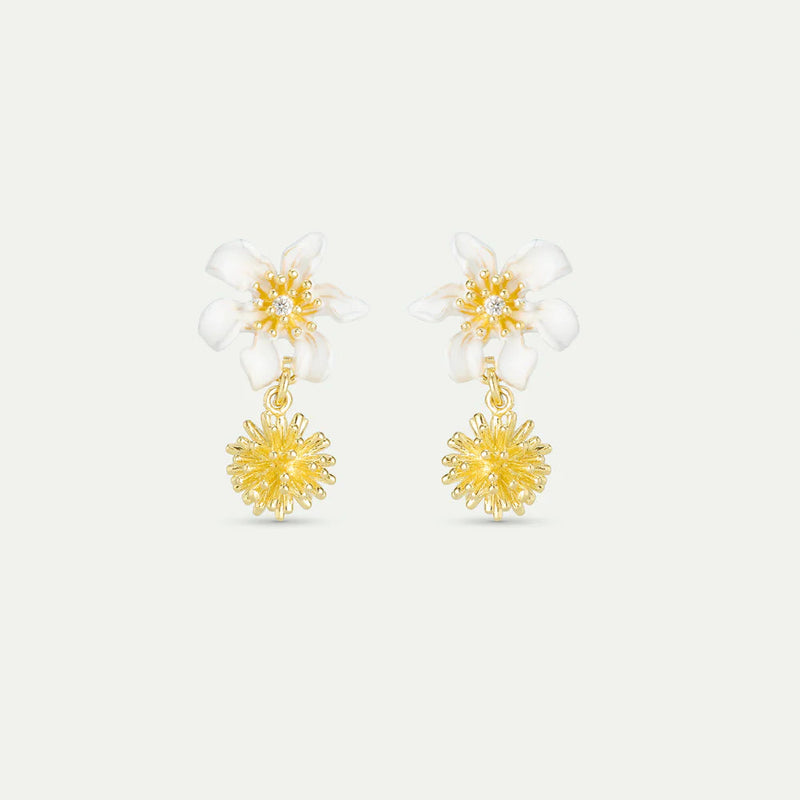 PENDIENTES BOLITAS FLOR CLEMÁTIDE BLANCA