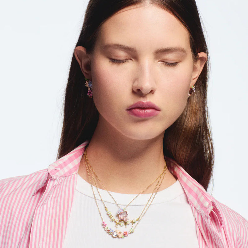COLLAR CON COLGANTE PIEDRA ROSA Y FLORES HORTENSIA