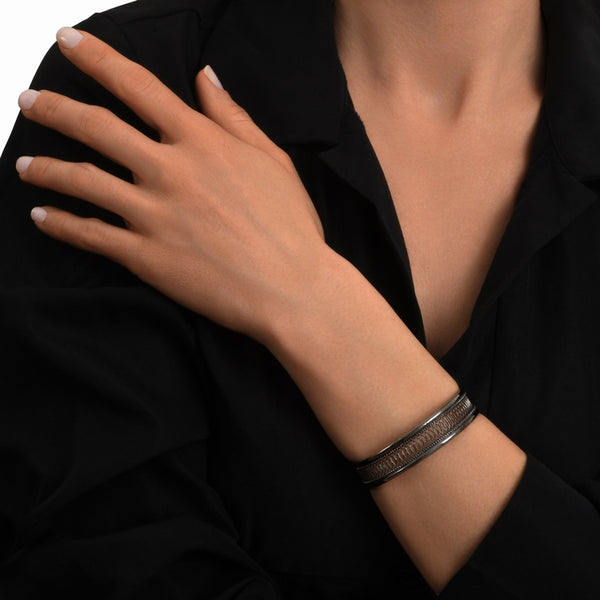 PULSERA ESTRECHA NOOR PLATEADA OSCURA "RUTENIO"