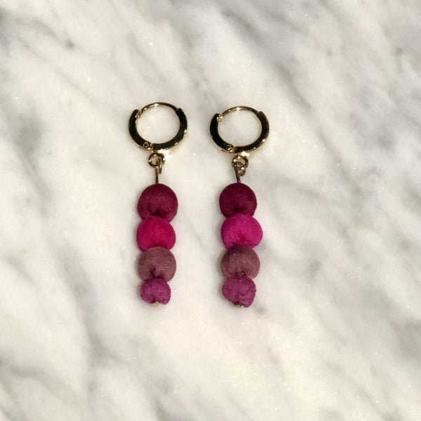 PENDIENTES BOLITAS SEDA FUCSIA