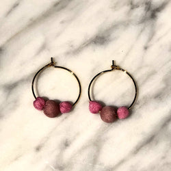 PENDIENTES ARO BOLITAS SEDA FUCSIA